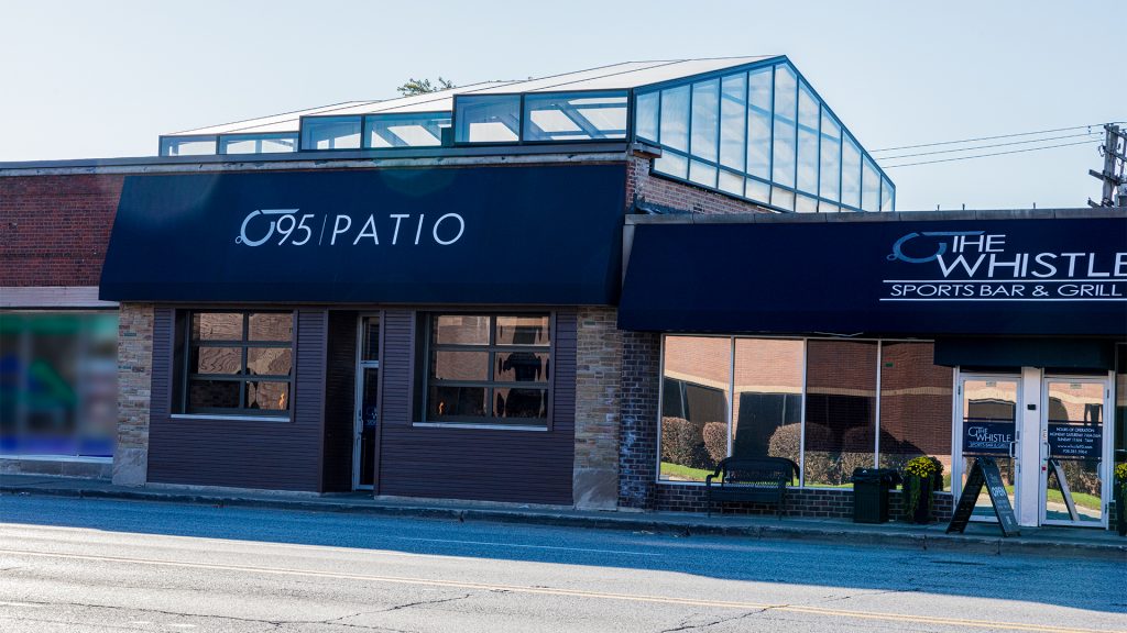 The Whistle Sports Bar & Grill, Oak Lawn, IL - 40' x 28'
