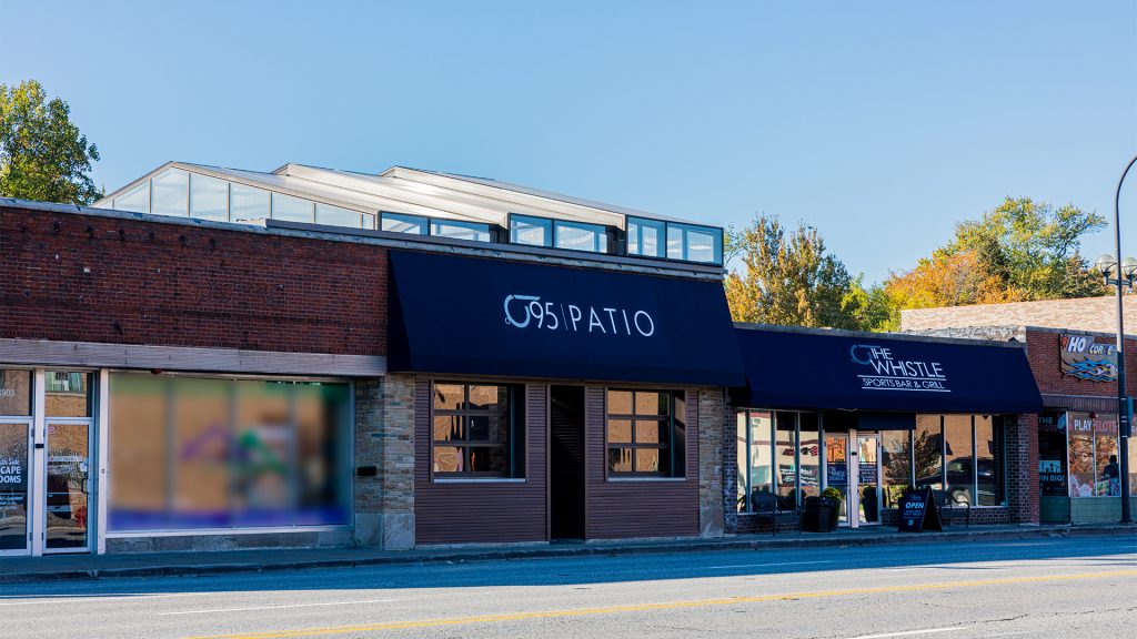 The Whistle Sports Bar & Grill, Oak Lawn, IL - 40' x 28'