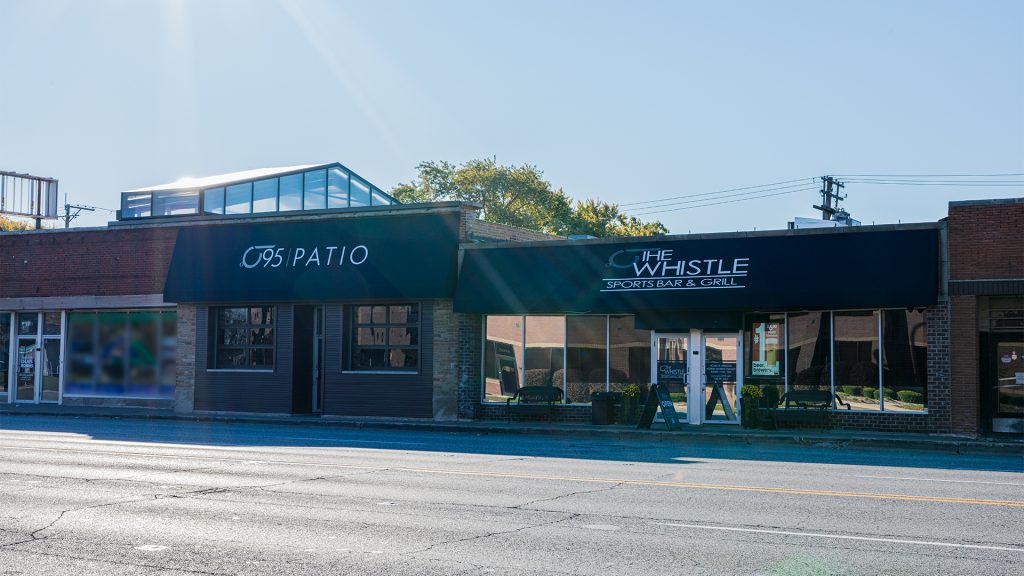 The Whistle Sports Bar & Grill, Oak Lawn, IL - 40' x 28'