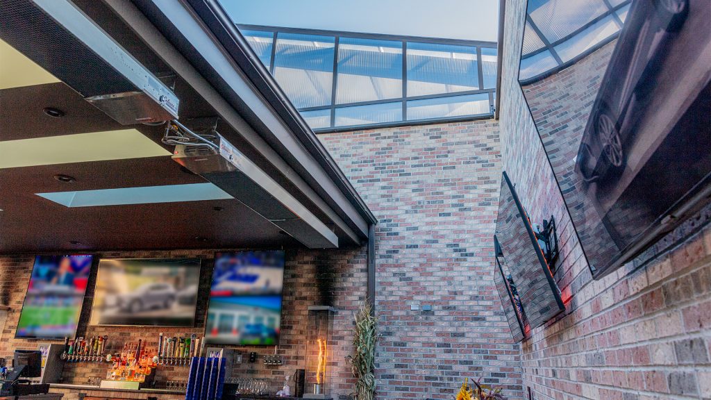 The Whistle Sports Bar & Grill, Oak Lawn, IL - 40' x 28'