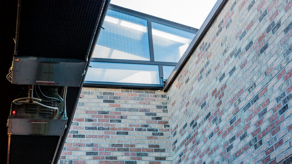 The Whistle Sports Bar & Grill, Oak Lawn, IL - 40' x 28'