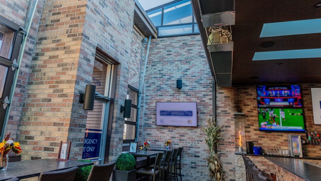 The Whistle Sports Bar & Grill, Oak Lawn, IL - 40' x 28'