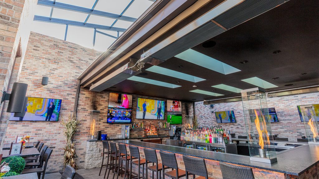 The Whistle Sports Bar & Grill, Oak Lawn, IL - 40' x 28'