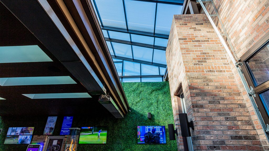 The Whistle Sports Bar & Grill, Oak Lawn, IL - 40' x 28'