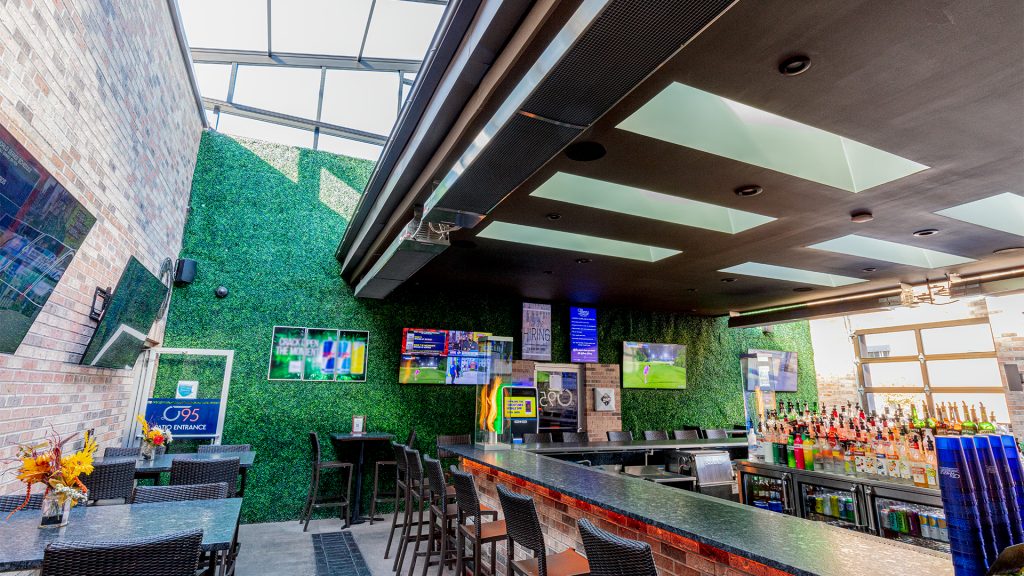 The Whistle Sports Bar & Grill, Oak Lawn, IL - 40' x 28'
