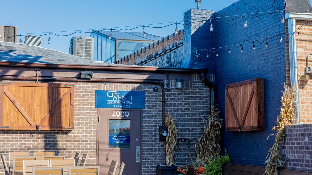 The Whistle Sports Bar & Grill, Oak Lawn, IL - 40' x 28'